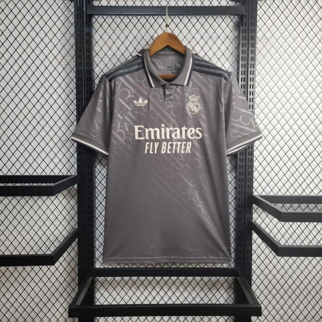 Real Madrid 2024-es „Old School” limitált mez