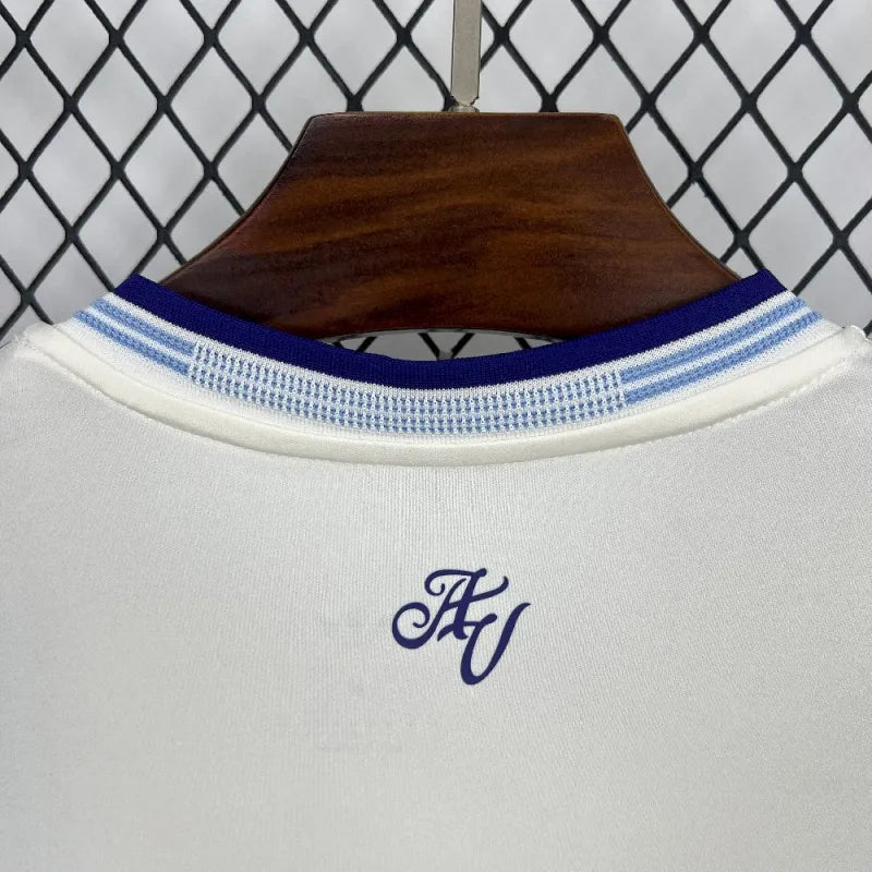 Gostujući dres Aston Ville za 2025.