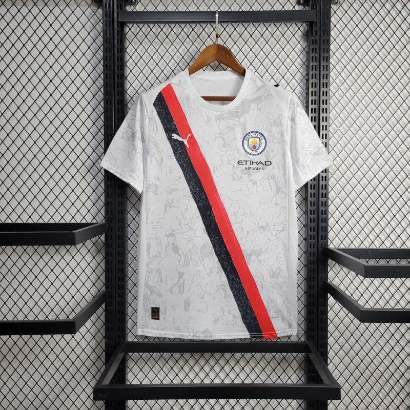 Gostujući dres Manchester Cityja za 2025. godinu