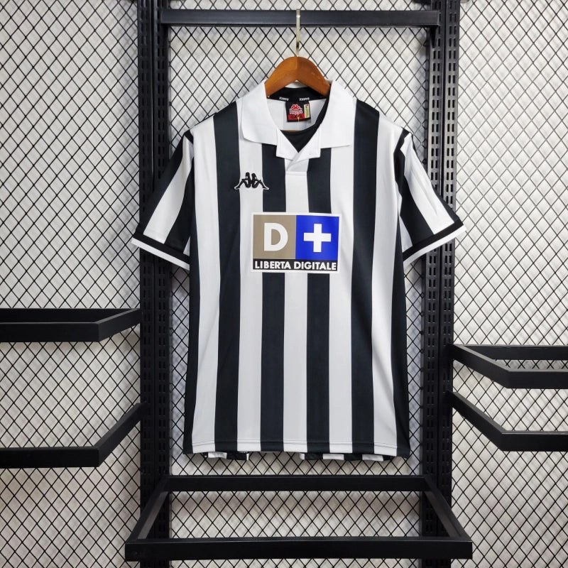 Juventus 1998-as hazai mez
