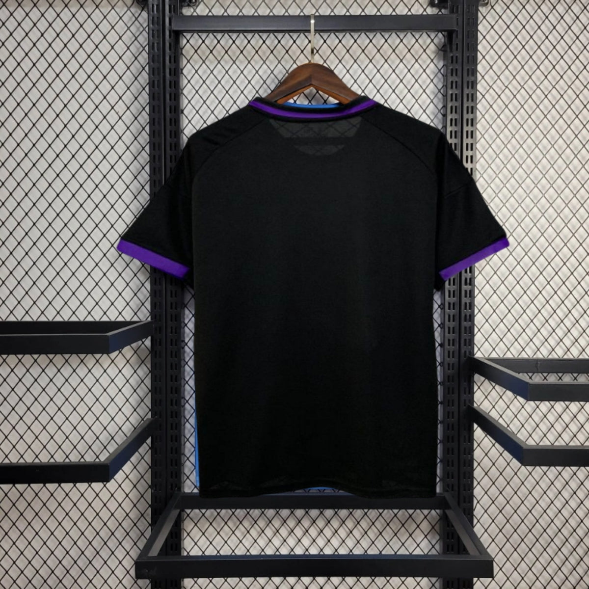 Ograničeni dres Real Madrida za 2025. godinu