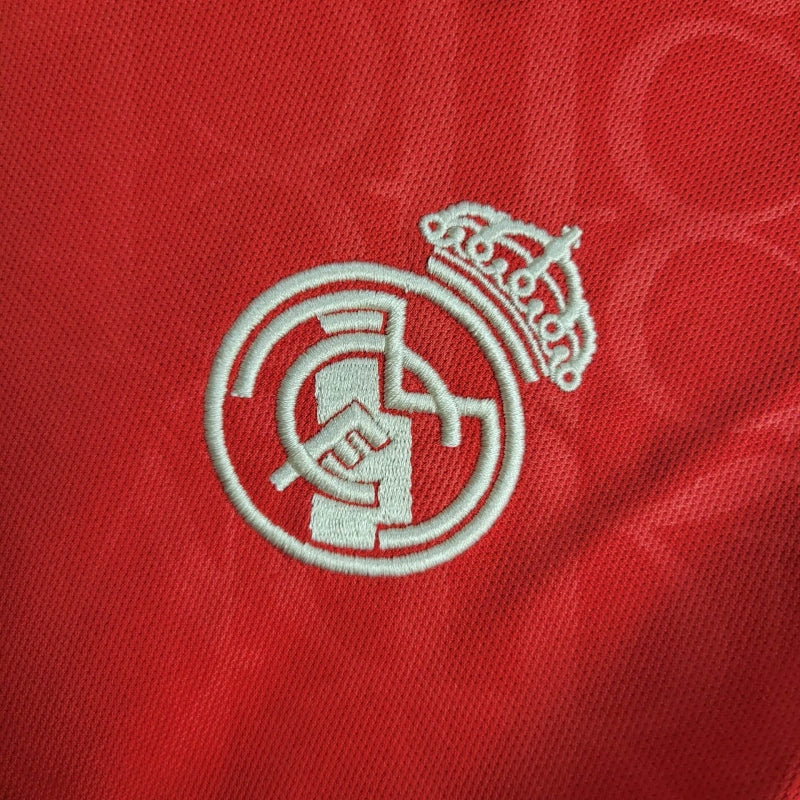 Četvrti dres Real Madrida za 2024.