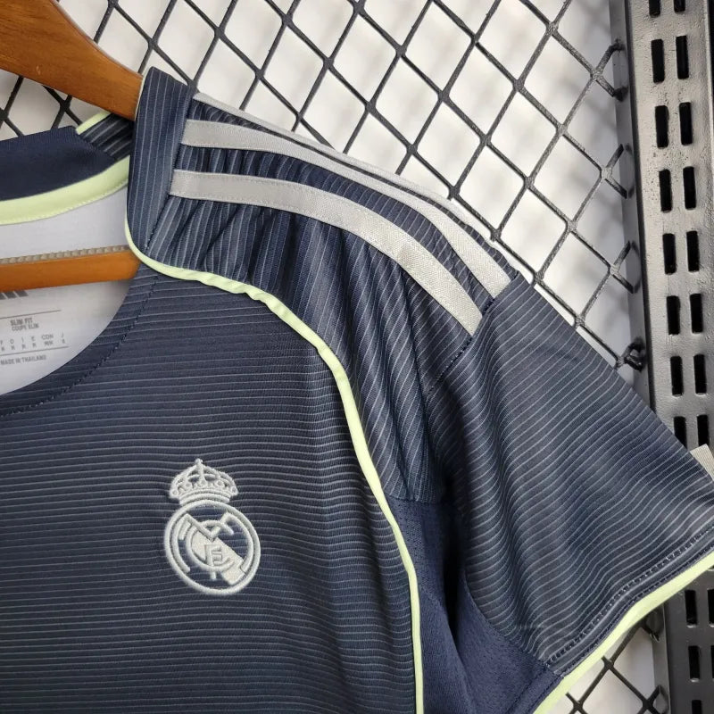 Real Madrid 2025-ös vendég mez