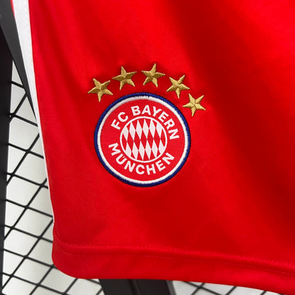 Krótkie spodenki Bayernu Monachium na 2025 rok 