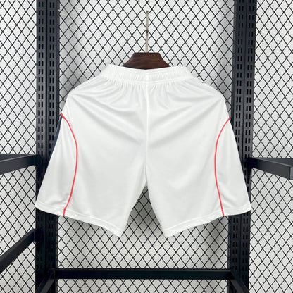 Krótkie spodenki Bayernu Monachium z 2025 roku 