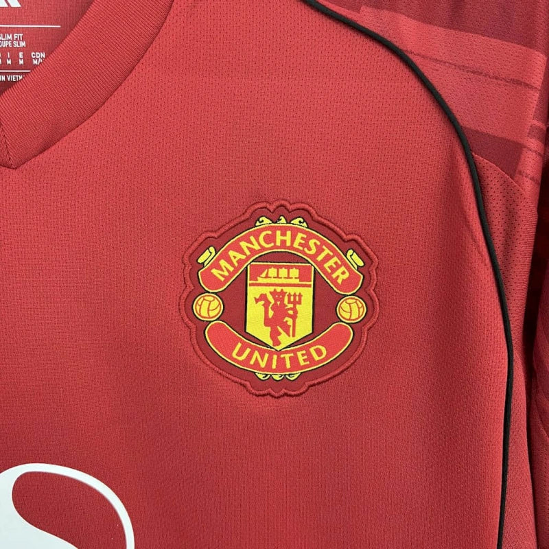 Domowa koszulka Manchesteru United na rok 2025 