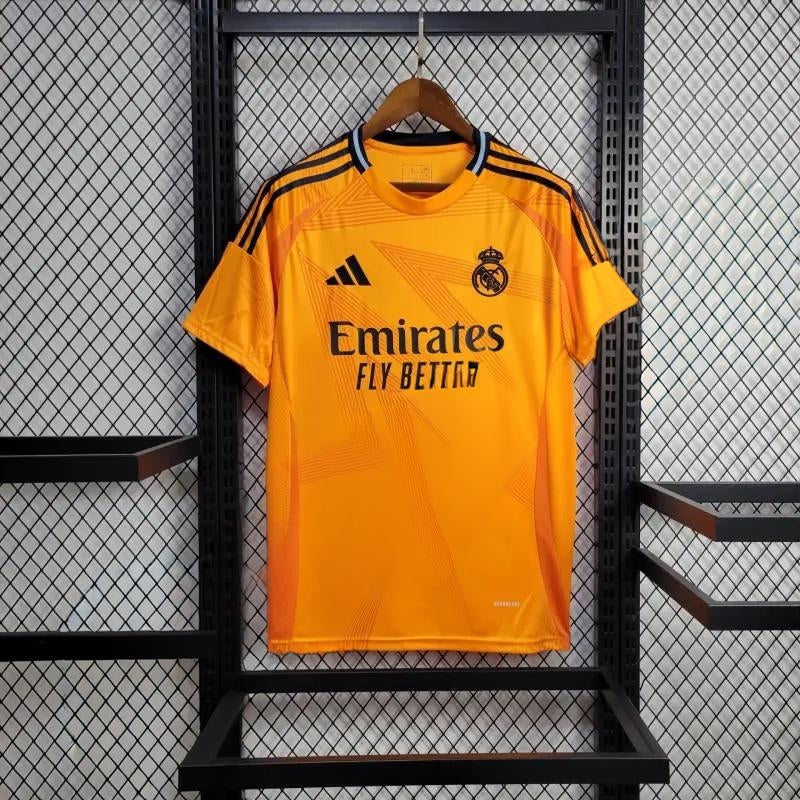 Gostujući dres Real Madrida za 2024. godinu 