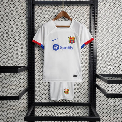 Barcelona 2023-as harmadik gyerek szett