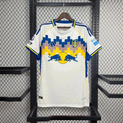 Wyjazdowy strój Leeds United na 2025 rok 