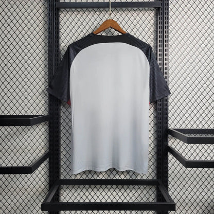 Strój treningowy Barcelony z 2023 roku 