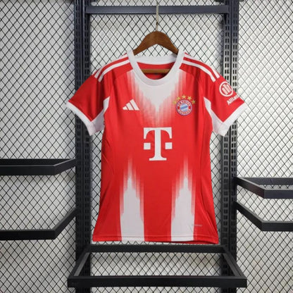 Bayern München 2025-ös hazai mez