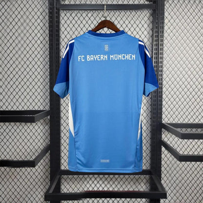 Bayern München 2025-ös kapus mez