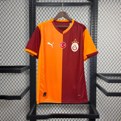 Galatasaray domaći dres za 2025. godinu 