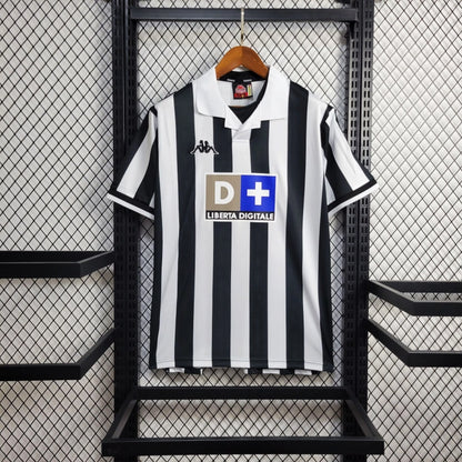 Juventus 1998-as hazai mez